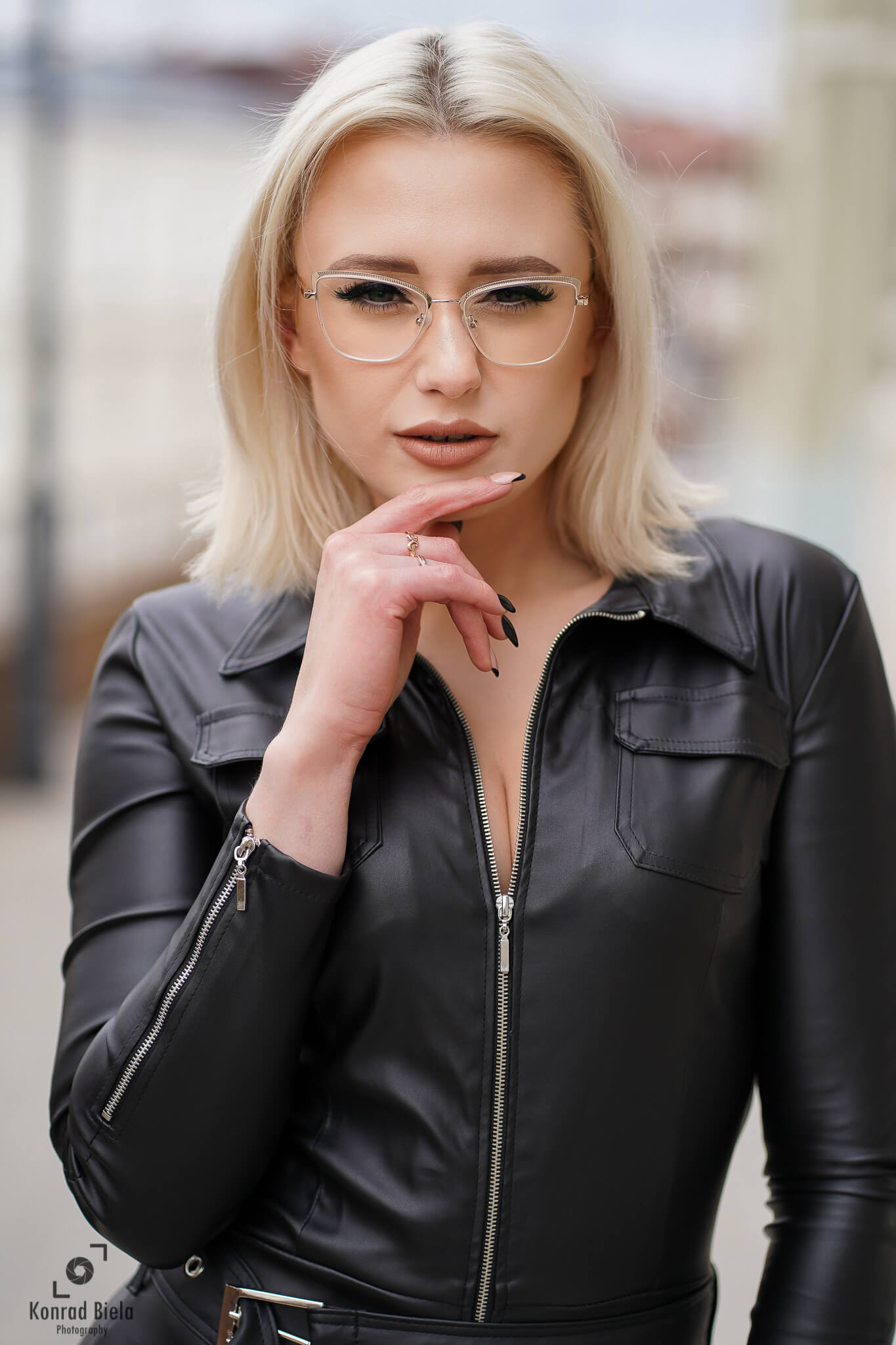 Sesja kobieca Kielce Zdjęcia sensualne kielce sesja Kobieca Kraków Fotograf Kielce Sesja portretowa Sesje kobiece Kielce Kraków Fotografia Kielce Sesja zdjęciowa Kielce Voucher na sesje kielce studio sesja kobieca Portret Kobiecy konradbiela.pl Sesja kobieca w plenerze Profesjonalna sesja kielce fotograf Sesja kobieca kielce Sesje kobiece kielce sesja wizerunkowa kielce Ile kosztuje sesja kobieca?